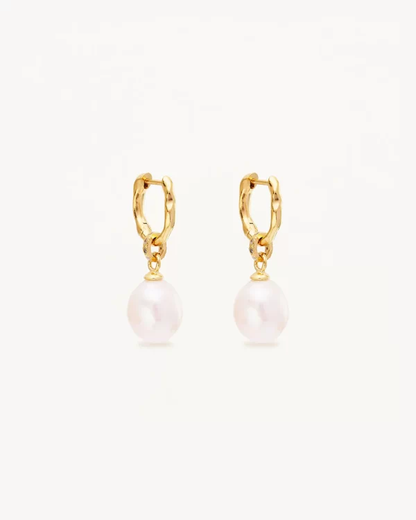 Gold Stillness Pearl Hoops